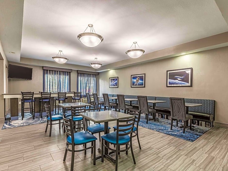 La Quinta Inn & Suites by Wyndham Clear Lake / Webster