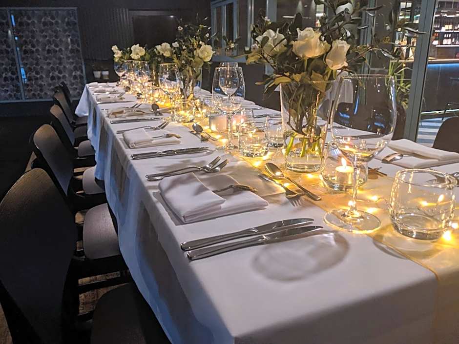 Burnett Riverside Hotel