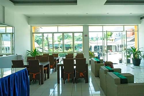 RedDoorz Plus @ Ende City Center