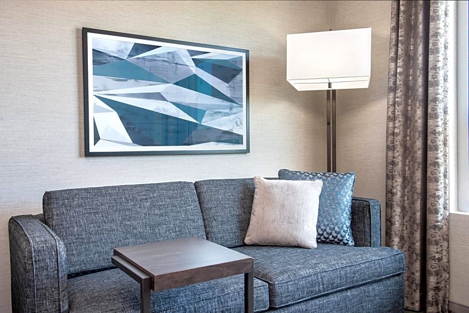 Holiday Inn Boston Logan Airport - Chelsea, an IHG Hotel