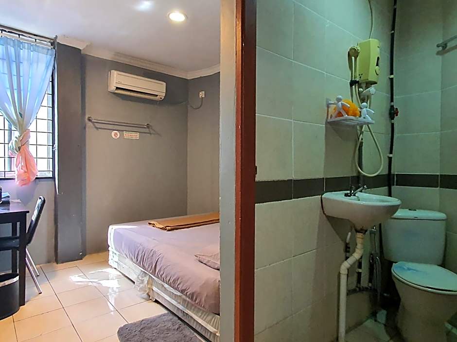 OYO 90997 Hoover Room