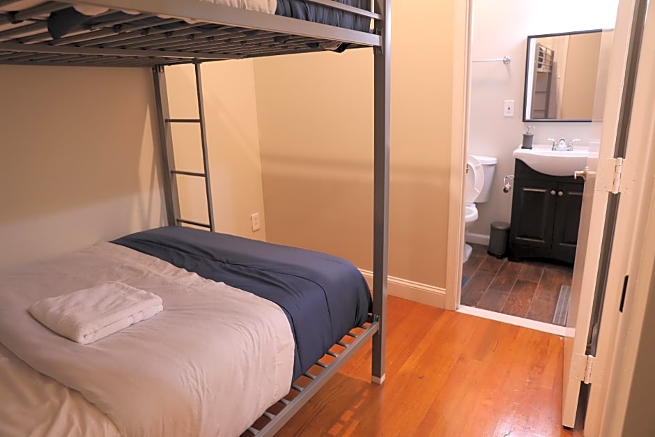 Photo 1 of 4 of 1 Person in 6-Bed Dormitory with En-Suite - Mixed