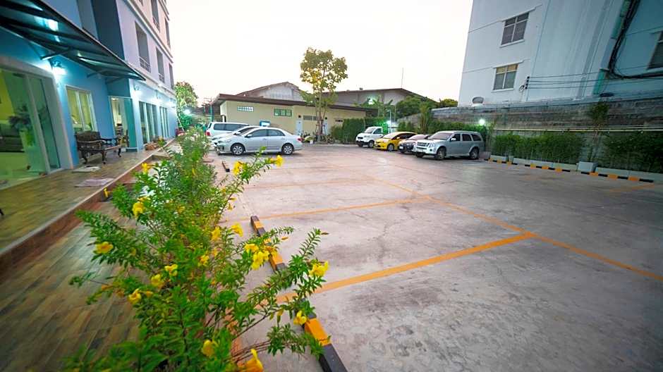 The Willing Hotel and Residence