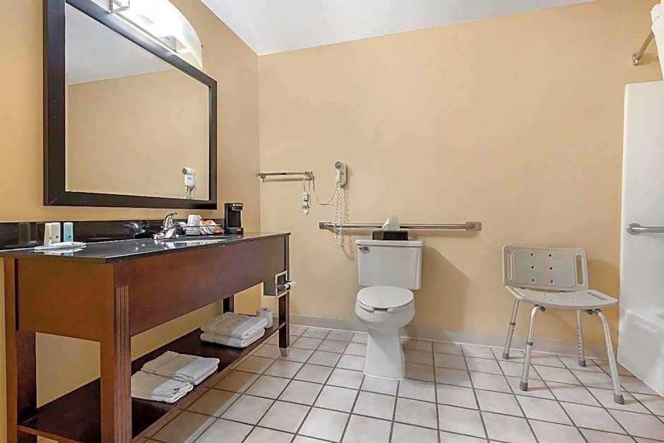 Quality Inn & Suites Lebanon I-65