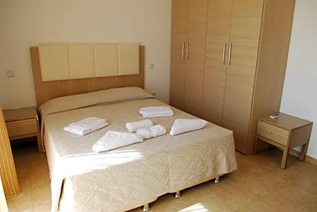 Two-Bedroom Apartment with Garden View (4 Adults + 2 Children)