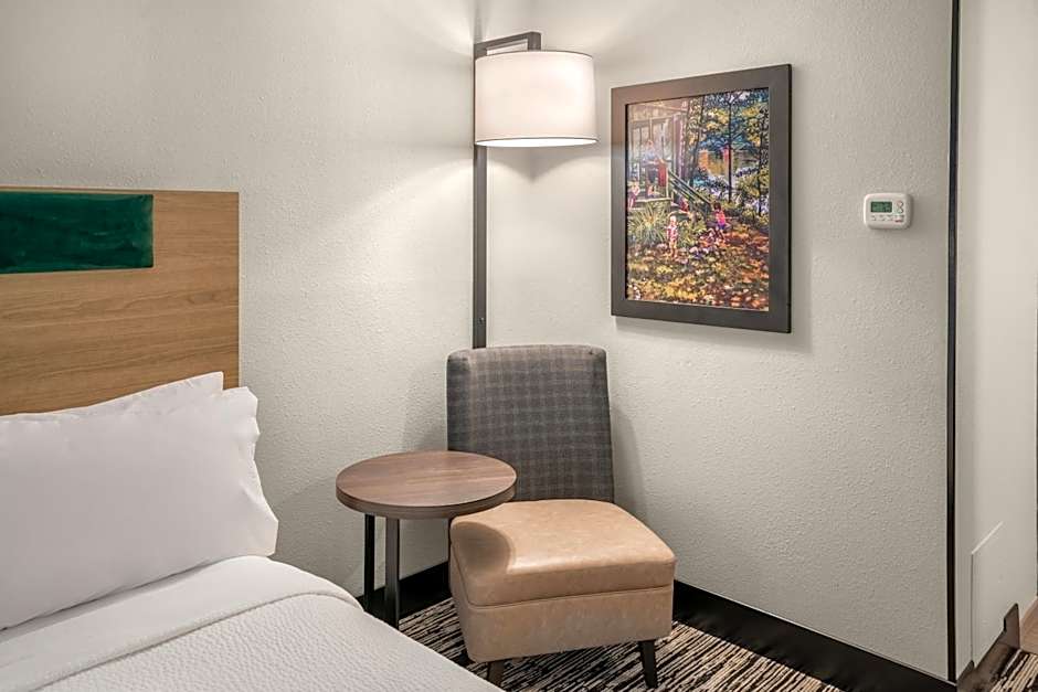 Holiday Inn Express & Suites Hayward By IHG