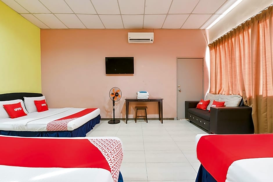 OYO 89588 Destiny Riverside Hotel