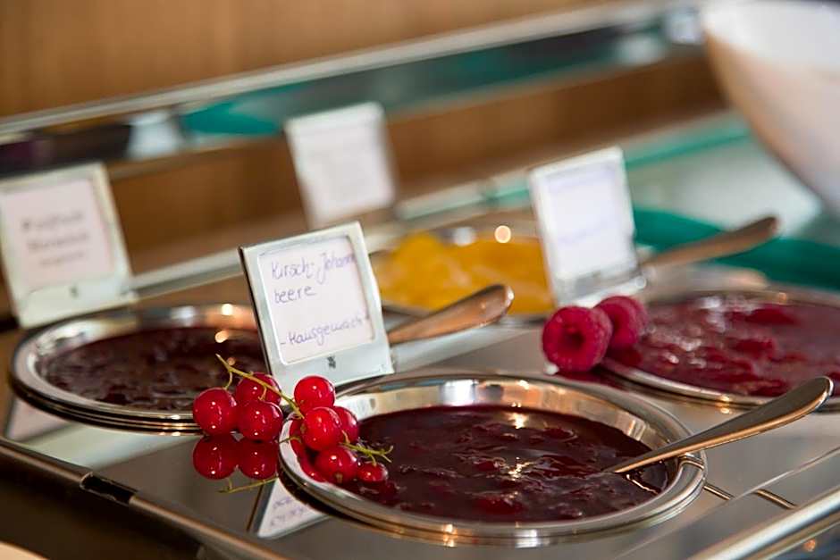 SCHLOSS RANZOW - kleines Romantik Hotel - Wellness - Golfplatz - Hochzeiten & Feiern