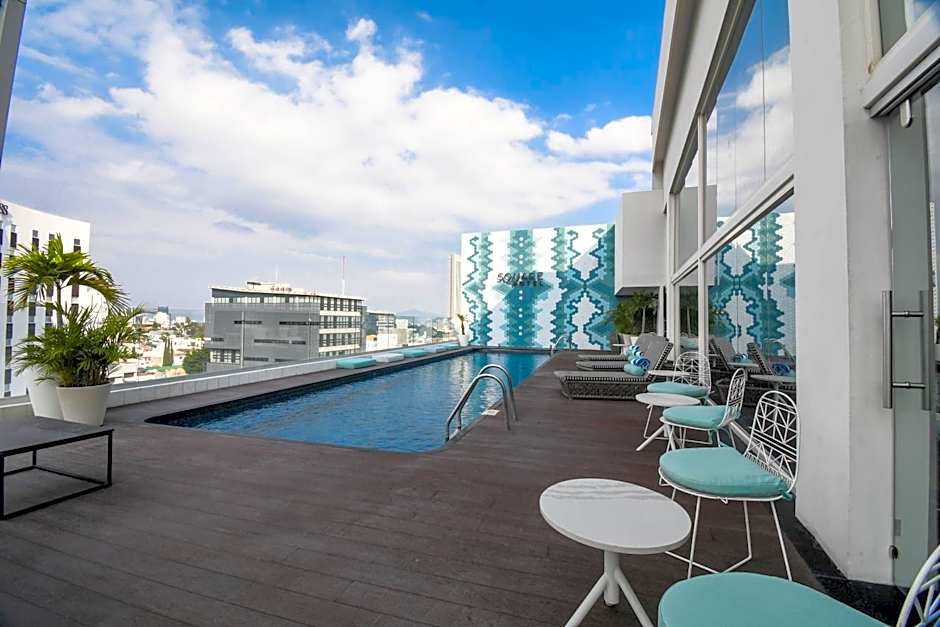 Square Small Luxury Hotel