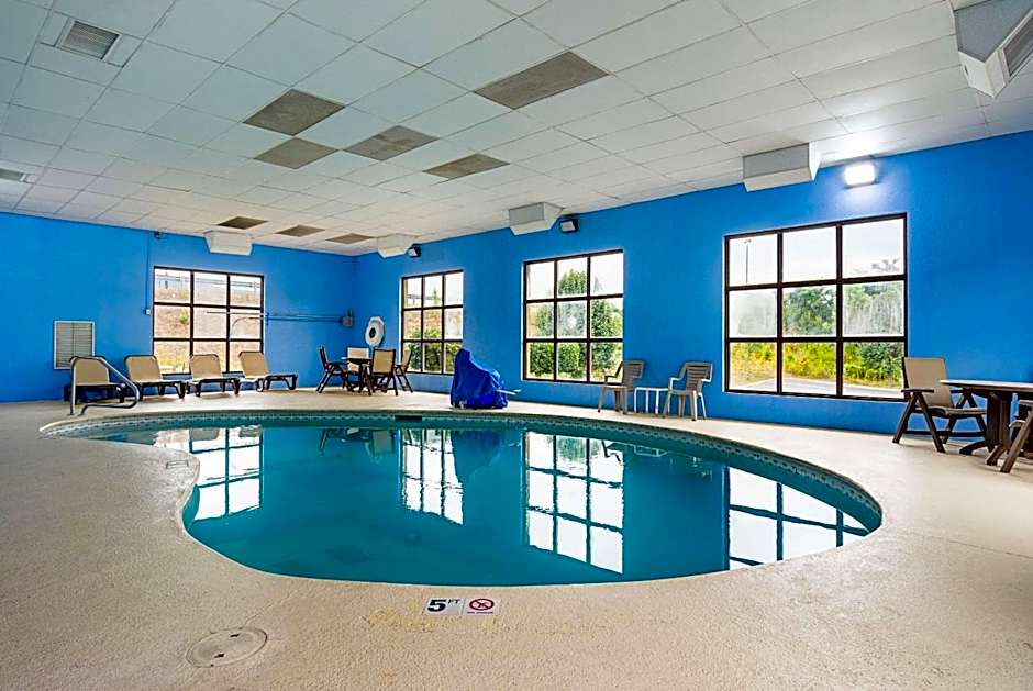 Quality Inn & Suites Chattanooga West near Lookout Mountain