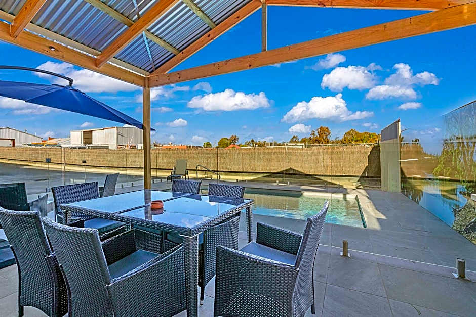 Golden River Motor Inn