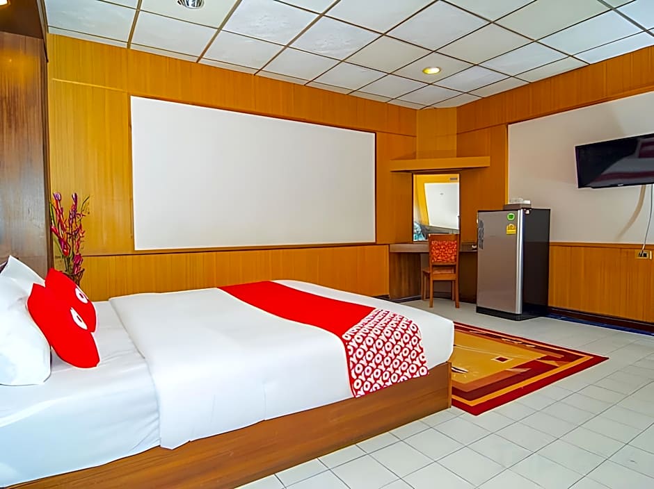 OYO 534 Phasuk Hotel
