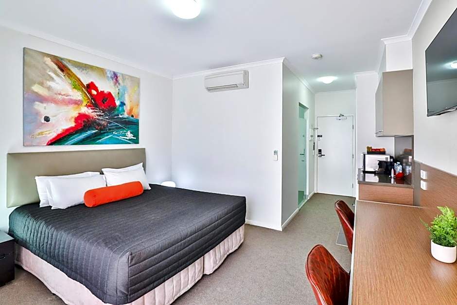 Indulge Apartments - Ontario