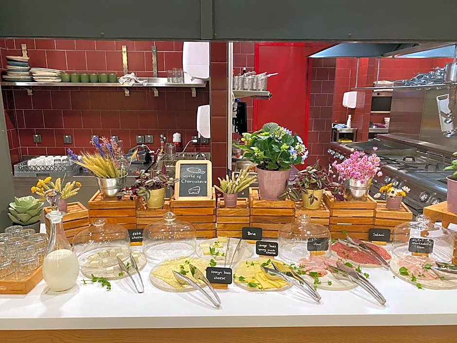 12A, Luxury & Unique, Cinema, Terrace, Stunning View, Central Location!