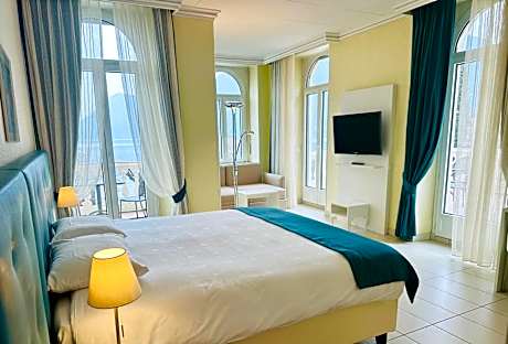 Superior Junior Suite with Lake View