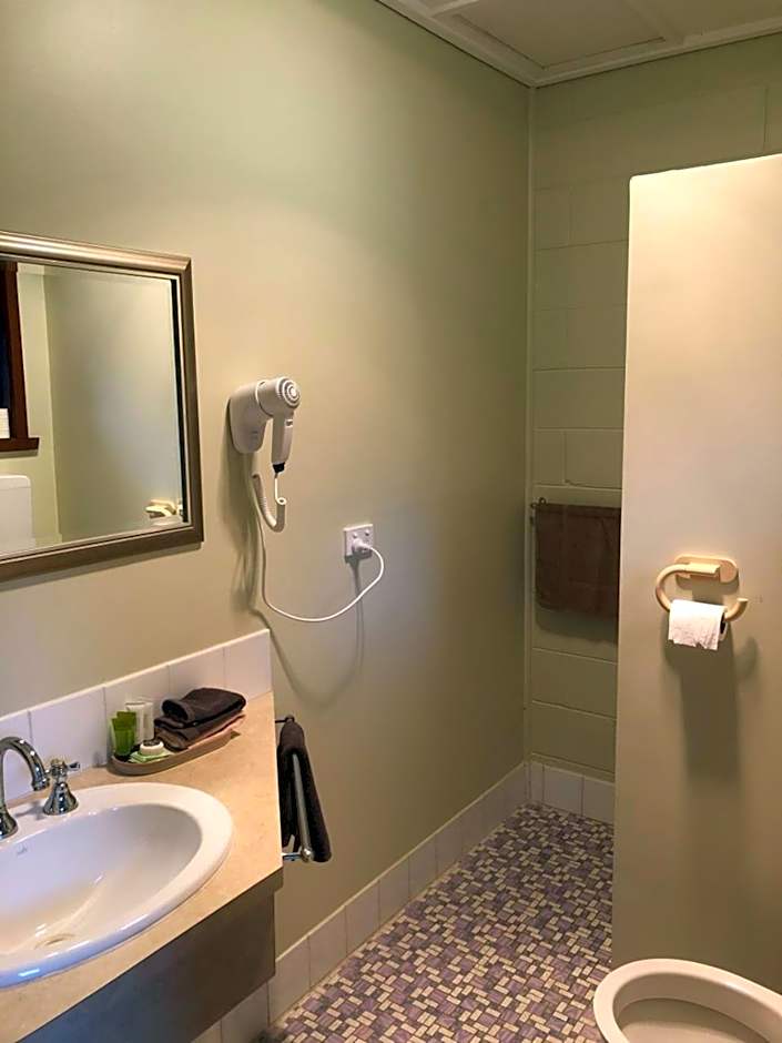 Green Gables Motel in Warburton