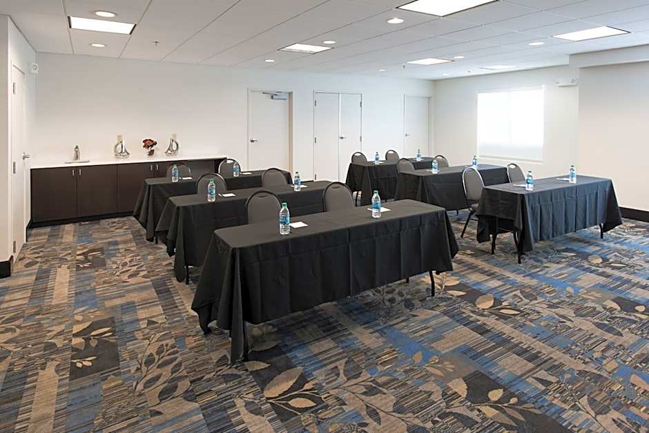 Holiday Inn Express Hotel & Suites Andover East 54 Wichita By IHG