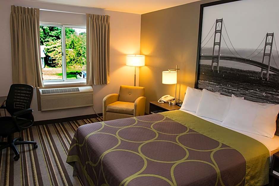 Super 8 by Wyndham Manistee