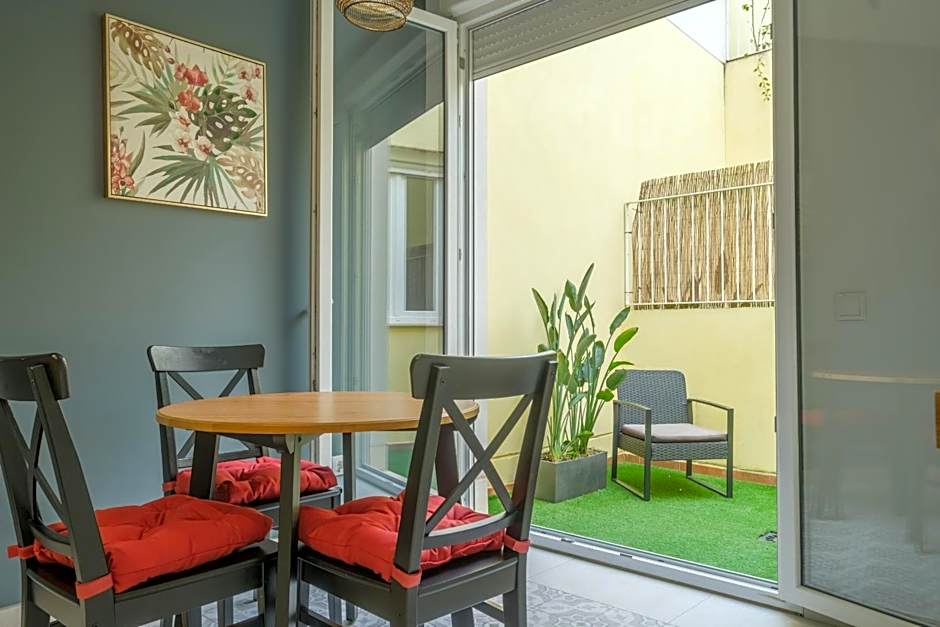 Chic & Comfortable Apartment, Private Terrace