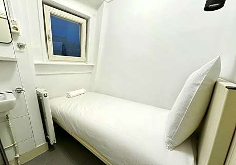 Single Room with Shared Toilet