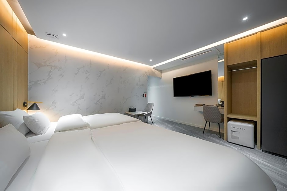 Brown Dot Hotel Pyeonghwa plaza
