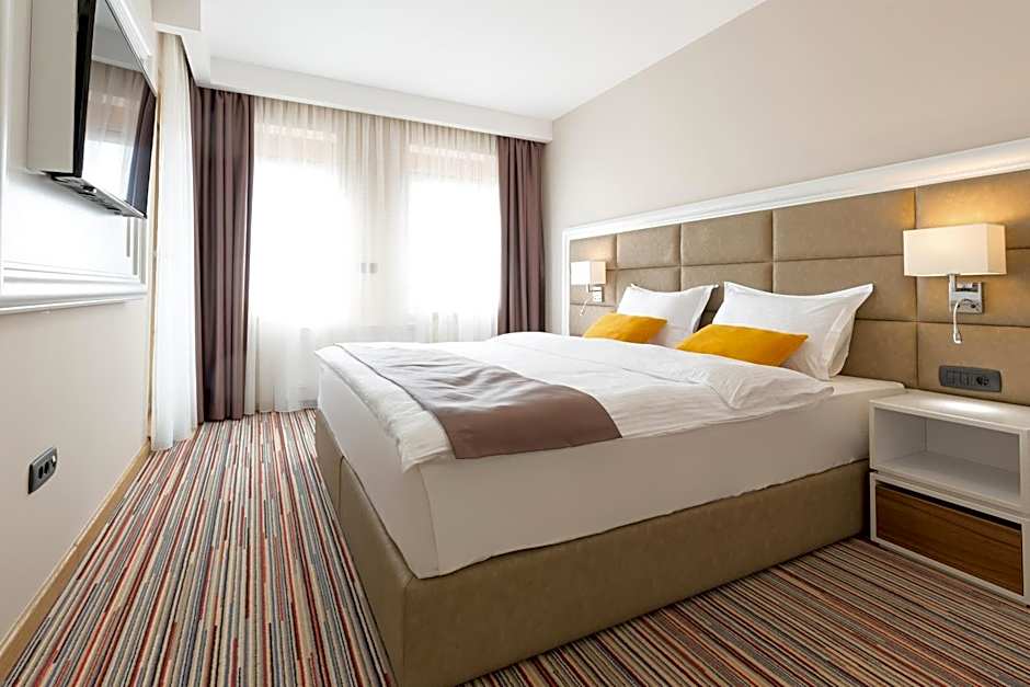 Hotel TESLA - Smart Stay Garni