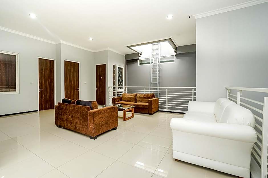 RedDoorz near Surabaya Zoo