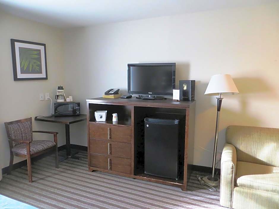 Super 8 by Wyndham Saskatoon Near Downtown