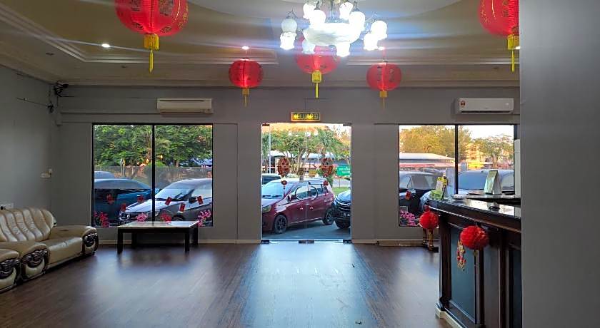 The Upper Deck Hotel