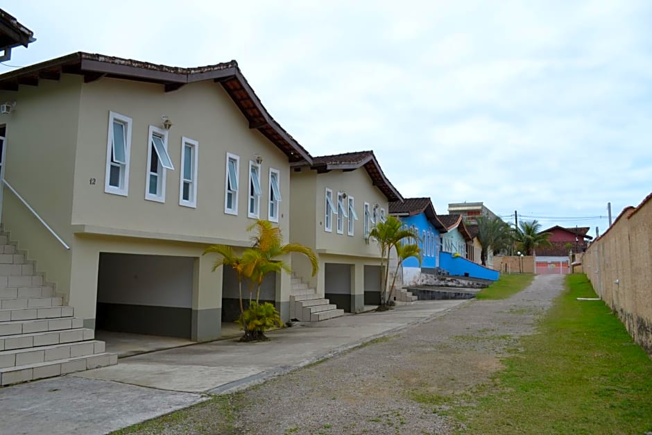 Condomínio Brisa da Praia - Casas com 2 dormitórios, churrasqueira privativa e 3 vagas de garagem