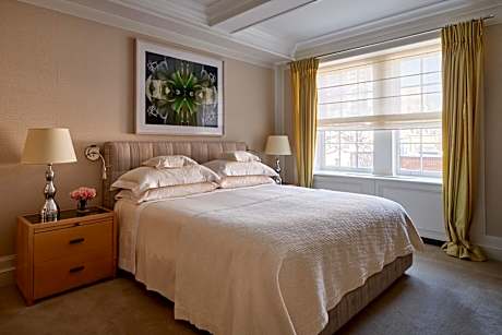 Superior Courtyard King Guest Room
