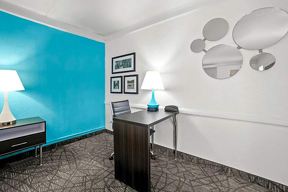 Howard Johnson by Wyndham Columbus Fort Benning