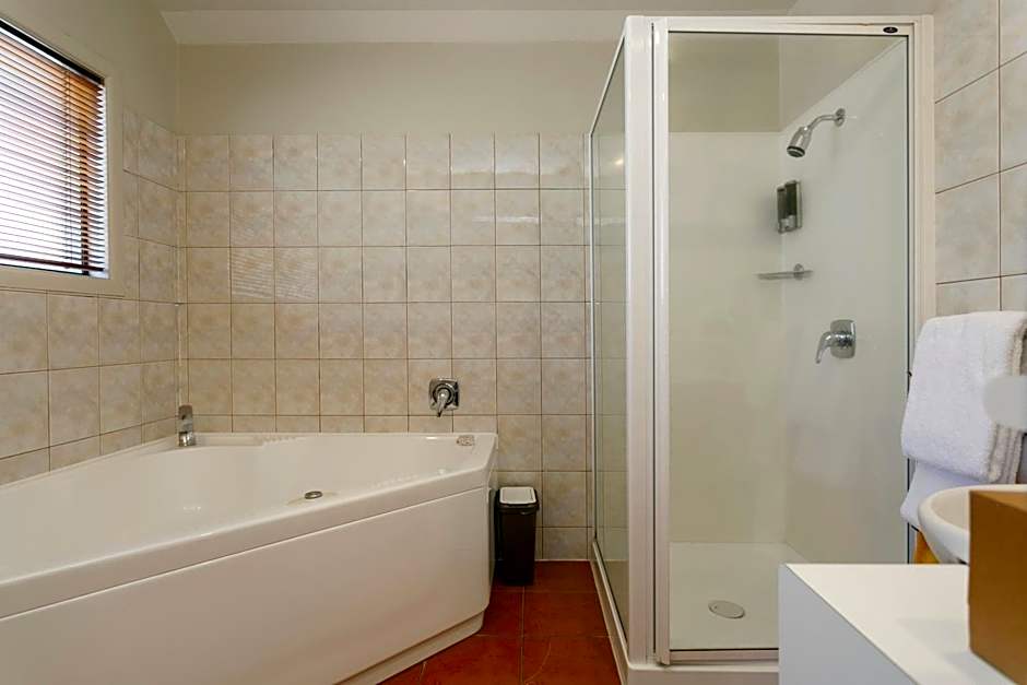 Baycrest Thermal Lodge