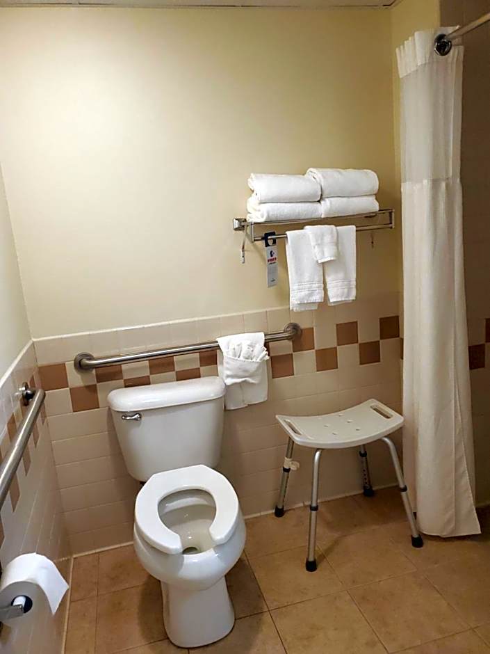 AmericInn by Wyndham Thief River Falls