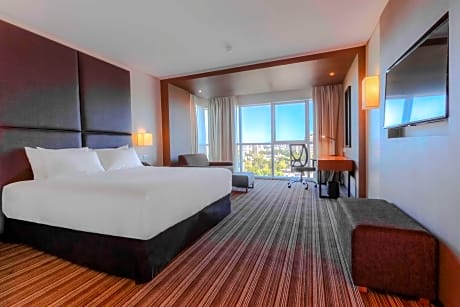 1 King Bed City View Executive