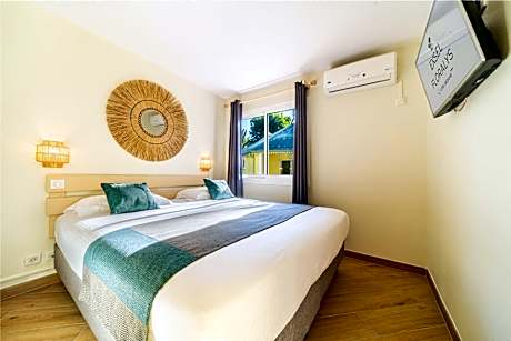 Superior Family Room (2 Adults + 2 Children)