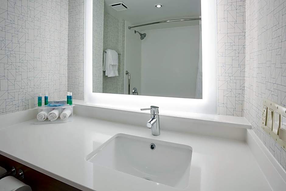 Holiday Inn Express Roseville-St. Paul By IHG