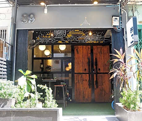 89 Bed & Studio Hostel