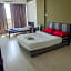 Sky Suite Top floor with Rooftop Pool & Gym