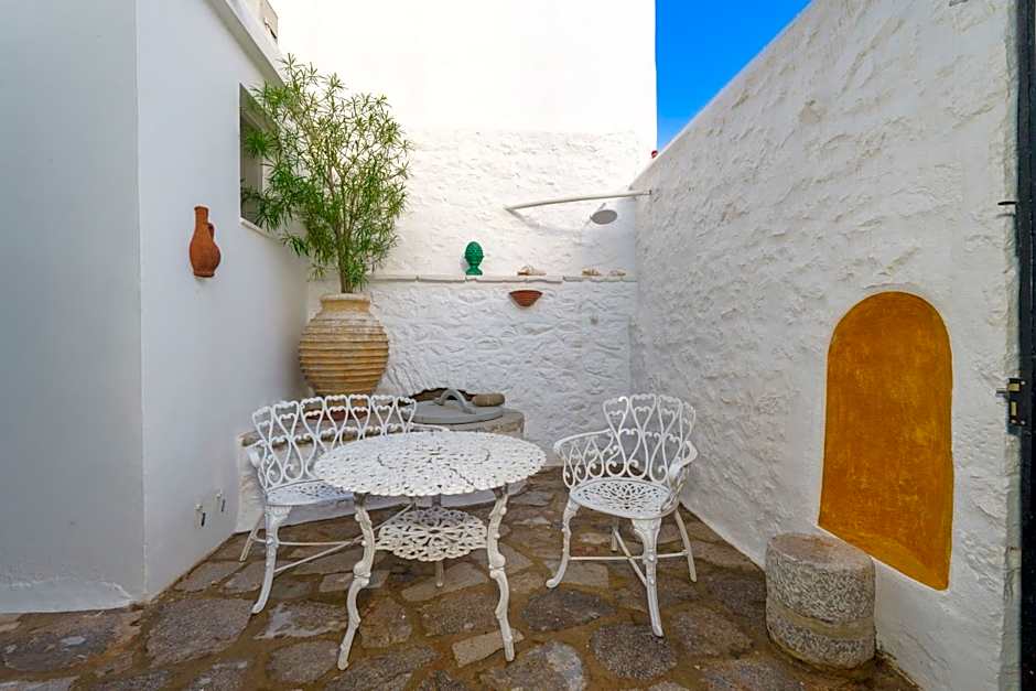 LIVIN Hydra Garden Suite