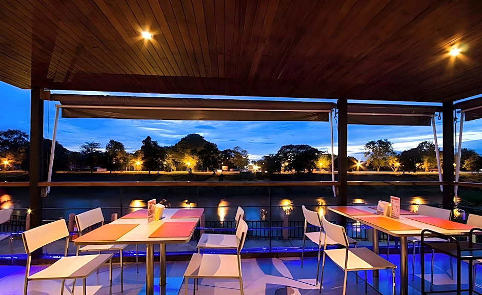 Dragon River Avenue Hotel