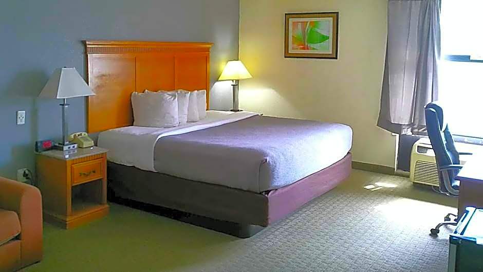 Quality Inn & Suites Indianapolis Northwest