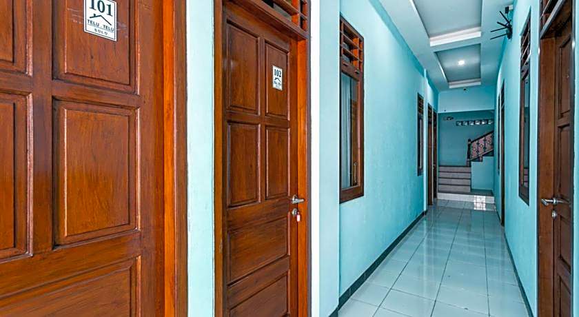 RedDoorz near Puro Mangkunegaran