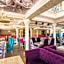 Avenue Deluxe Hotel