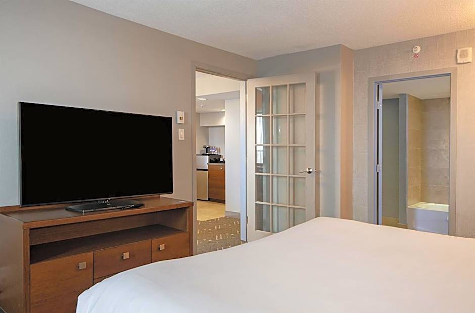 DoubleTree by Hilton West Edmonton