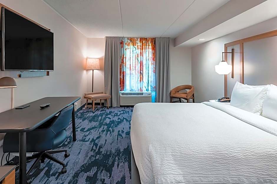 Photo 1 of 6 of 1 King Bed, Mobility Accessible, Roll in Shower