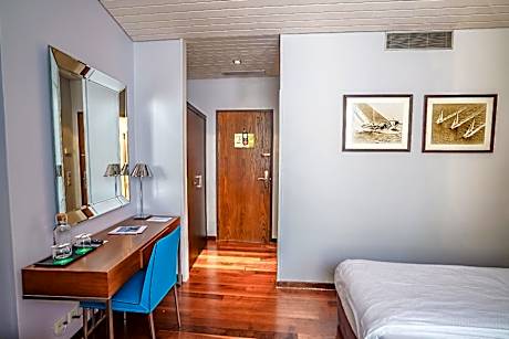 Standard Courtyard View