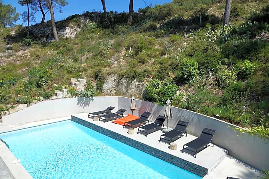 Arty Provence, vue, calme et piscine chauffée dans les Alpilles proche St-Rémy-de-Provence