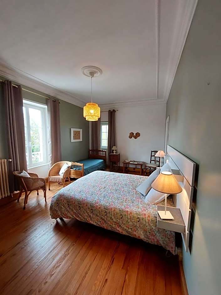 Les chambres d'Omaha Beach Etablissement avec deux chambres d'hôtes, petit-déjeuner compris fait-maison et produits locaux