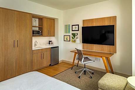 Standard Room, 1 King Bed